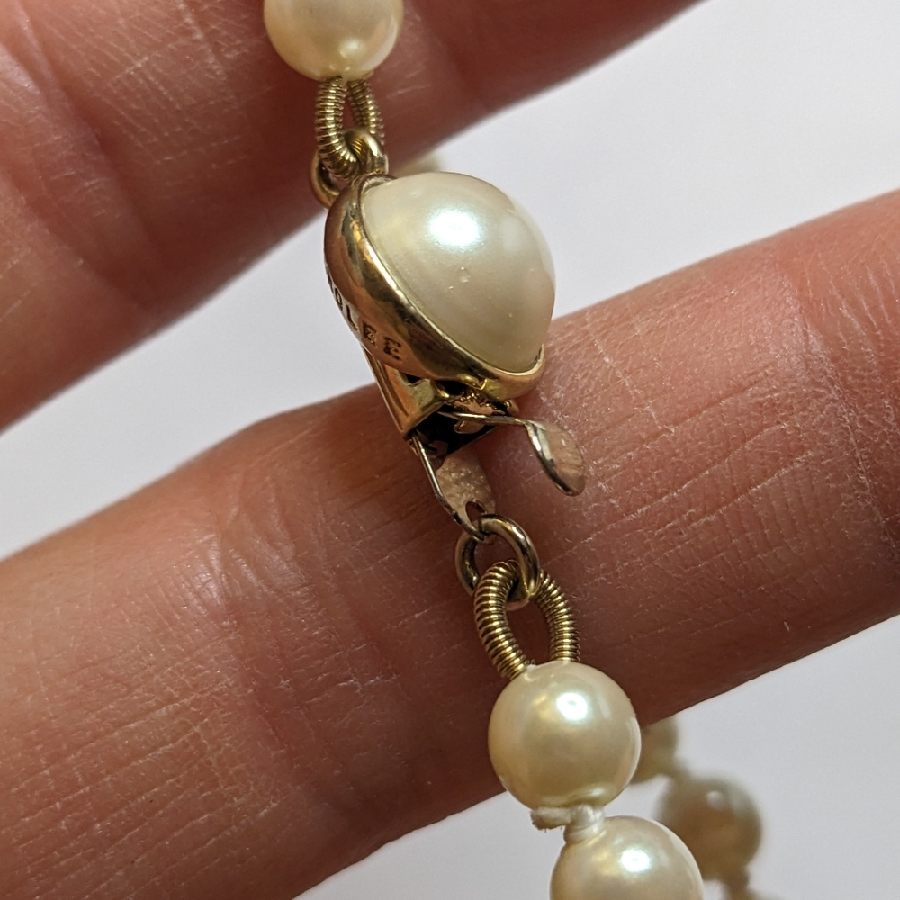 Vintage CAROLEE Faux Pearl Bracelet – Gold-Tone Box Clasp - Picture 5 of 6
